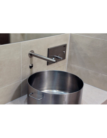 Nerūsējošā tērauda automātiska sienas izlietnes krāna komplekts turpmākai montāžai, pulēts, 24 V DC