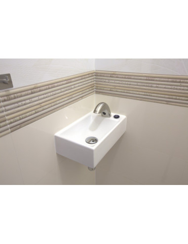 Nerūsējošā tērauda izlietnes krāns aukstam vai iepriekš sajauktam ūdenim, 6 V